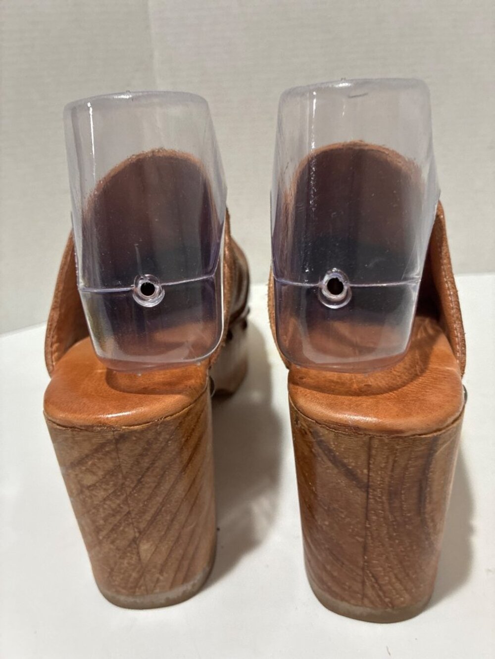 Bed|Stü Mista wooden clogs two-tone patchwork leather flat metal stud detailing - Picture 4 of 9